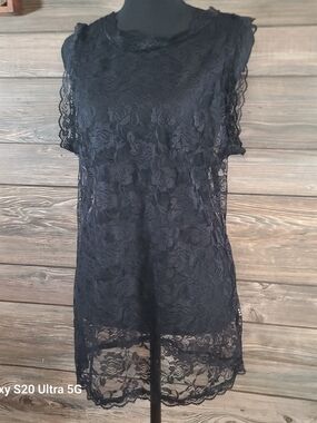 Source Unknown Black Floral Lace Tunic